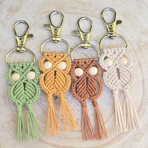 macrame keychain, owl keyring, animal keychain, boho bag charm, handmade keyring, custom name tag, bag charm, gift for her, cute keychain, yarn keychain, aesthetic charm, small gift idea, boho accessory