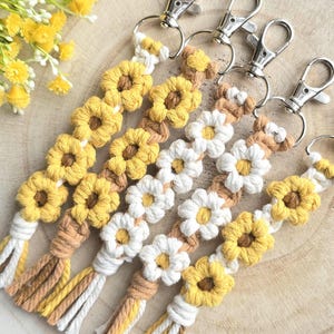 Flower Macrame Keychain with Custom Name - Personalized Gift - Sunflower keyring