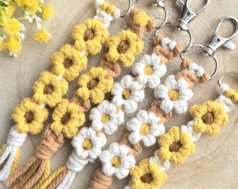 Flower Macrame Keychain with Custom Name - Personalized Gift - Sunflower keyring
