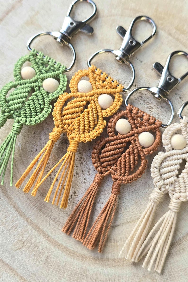 macrame keychain, owl keyring, animal keychain, boho bag charm, handmade keyring, custom name tag, bag charm, gift for her, cute keychain, yarn keychain, aesthetic charm, small gift idea, boho accessory