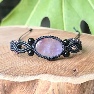 Pulsera de amatista estilo bruja con turmalina negra, joyería de macramé con piedras preciosas.