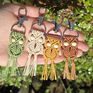 macrame keychain, owl keyring, animal keychain, boho bag charm, handmade keyring, custom name tag, bag charm, gift for her, cute keychain, yarn keychain, aesthetic charm, small gift idea, boho accessory
