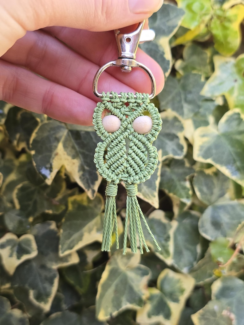 macrame keychain, owl keyring, animal keychain, boho bag charm, handmade keyring, custom name tag, bag charm, gift for her, cute keychain, yarn keychain, aesthetic charm, small gift idea, boho accessory