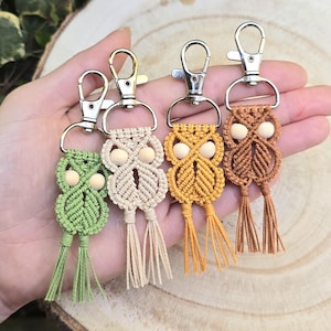 macrame keychain, owl keyring, animal keychain, boho bag charm, handmade keyring, custom name tag, bag charm, gift for her, cute keychain, yarn keychain, aesthetic charm, small gift idea, boho accessory