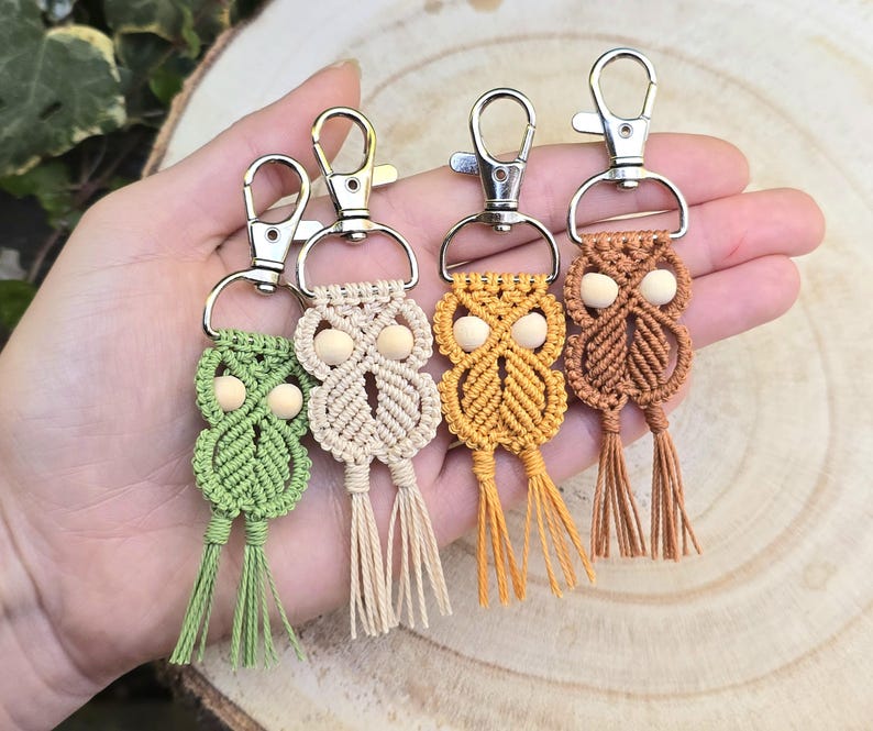 macrame keychain, owl keyring, animal keychain, boho bag charm, handmade keyring, custom name tag, bag charm, gift for her, cute keychain, yarn keychain, aesthetic charm, small gift idea, boho accessory