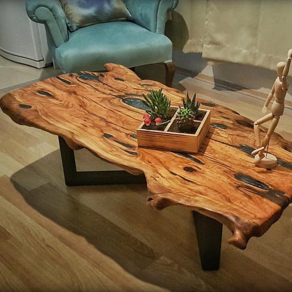 Epoxy olijfhouten salontafel: op maat gemaakte eettafel met live-edge plaat