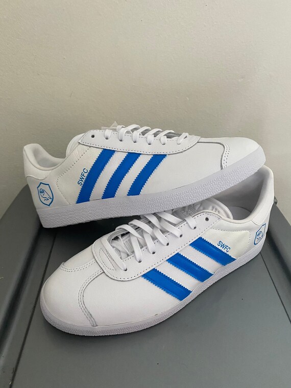 تتفق personalized adidas trainers 