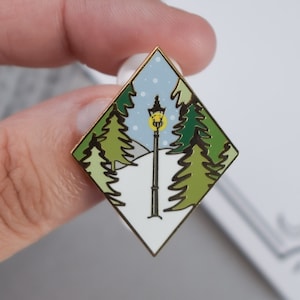 Narnia Emaille Pin | De leeuw, de heks en de kleerkast, CS Lewis, Fantasy Pin/Fan Art reversspeld