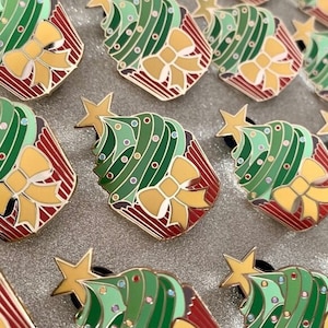 Christmas Tree Cupcake Enamel Pin | Festive Xmas Lapel Pin