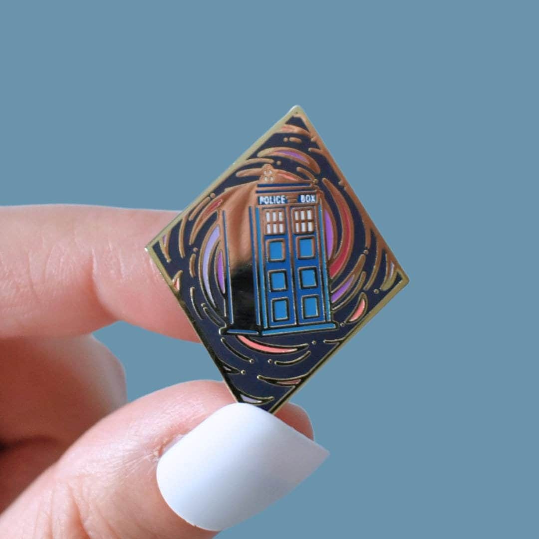 Pin de esmalte de la TARDIS: Pin de solapa con diseño de fan de Doctor Who  México