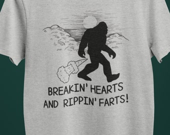 Bigfoot-Shirt, lustiges Sasquatch-Shirt, Bigfoot-Geschenk, lustiges Sasquatch-T-Shirt, brechende Herzen und Rippin'-Farts