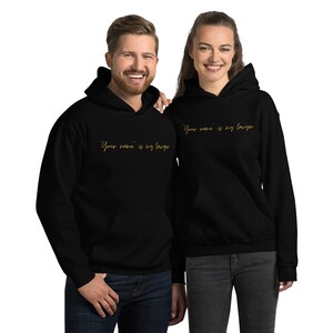 ¿Es mi abogado? Sudadera con capucha con letras amarillas, nuevo regalo de abogado, regalo de abogado personalizado, sudadera con capucha de abogado personalizada, sudadera con capucha de moda imagen 3