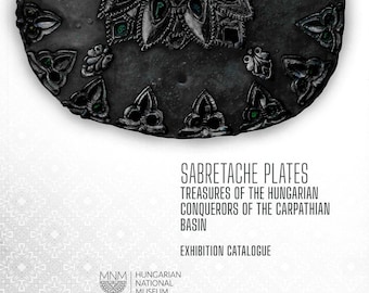 Sabretache Plates, książka Gábora Virágosa, w całości w języku angielskim, katalog wszystkich płyt stępowych z okresu podboju Magyarów z Węgier