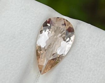 Rare Natural Imperial Topaz, 3.50 carats / loop Clean / peach / pear shape.