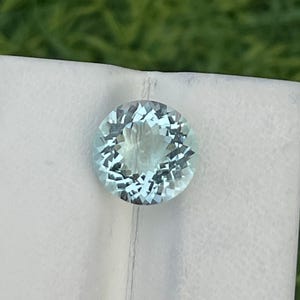 Natural Aquamarine Gemstone: 2.75 ct Round Cut, 10x10mm