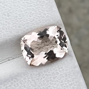 Rare Natural Imperial Topaz, 2.90 carats / loop Clean / peach / cushion shape.