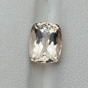 Rare Natural Imperial Topaz, 4.20 carats / loop Clean / peach / cushion shape.