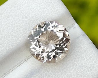 Rare Natural Imperial Topaz, 5.25 carats / loop Clean / peach / round shape.