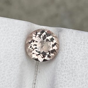 Genuine Natural Imperial Topaz, 1.80carats / loop Clean / peach / round shape.