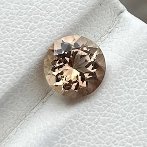 Genuine Natural Imperial Topaz, 1.90carats / eye Clean / peach / round shape.