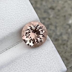 Genuine Natural Imperial Topaz, 2.30carats / loop Clean / peach / round shape.