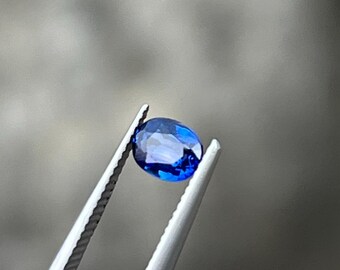 Heated Blue Sapphire: 0.50 Carat Oval Loose Gemstone