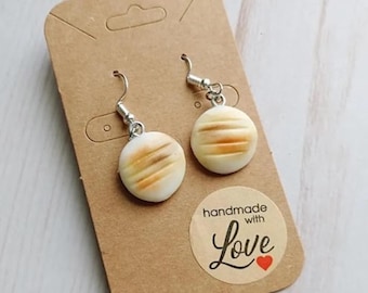 Colombian arepa earrings, venezuelan arepa art, colombian jewelry, arepa art gif for colombian and venezuelan,arepa lovers