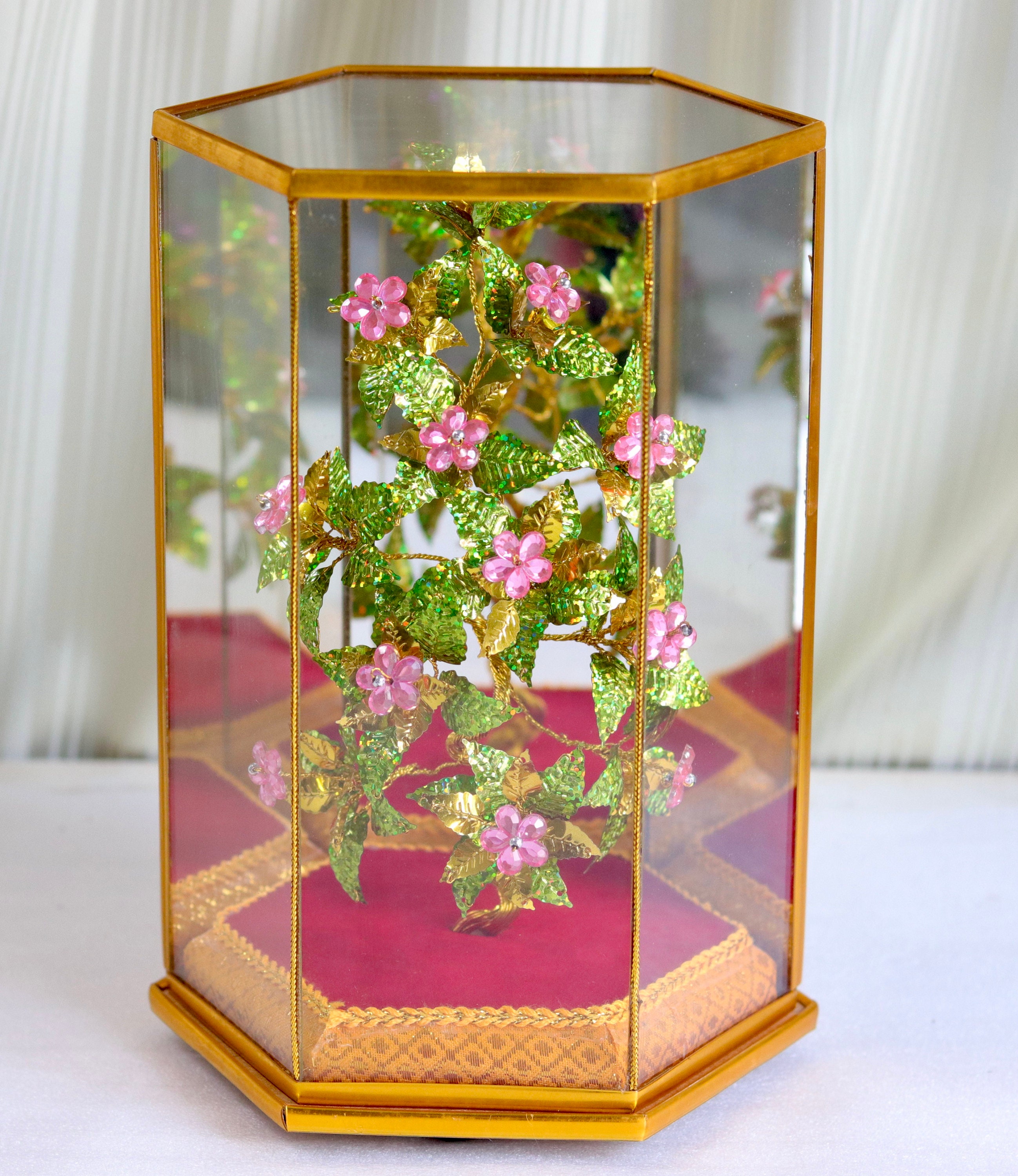 Artificial flowers made from beautiful colored iron wire. Suitable for decorating your desk or home.