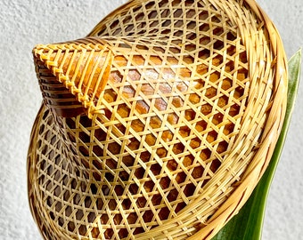 A small straw hat made of bamboo and leaves from Is a meticulous handcraft Suitable for home decoration.