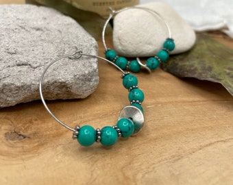 Pair of hoop earrings with green marbled beads and silver steel