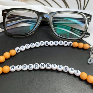 Cadena para gafas HYPERMETROPE con mensaje, cuentas, letras, cordones de colores