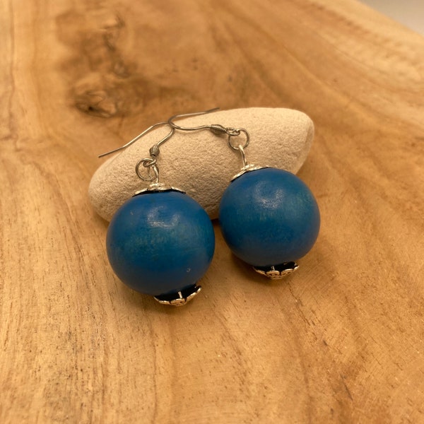 Boucles d'oreilles bleues - perles en bois recyclage - recyclé - pendantes uniques légères et originales - acier inoxydable - nickelfree