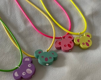 Colliers enfants fille cordon coloré perles bois koala animal rose vert violet bleu jaune modèle unique chocker bijoux kawai mignon