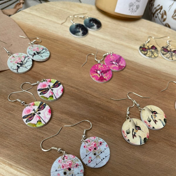 Paire de boucles d'oreilles pendantes boutons ronds motifs animaux