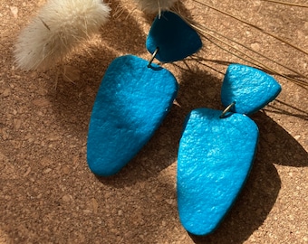 Boucles d'oreilles pendantes bleues et jaune moutarde pâte polymère effet cuir, clou argent fantaisie - modèles uniques colorés - fait main