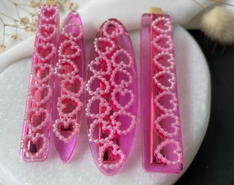 Barrettes clips cheveux résine epoxy inclusion coeurs blanc perles, rose barbie transparent
