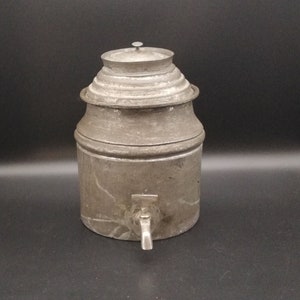 Hervidor de agua de barbero antiguo turco de mediados de siglo / recipiente con perilla / grifo - Decoración de barbería, decoración de jardín, decoración de granja