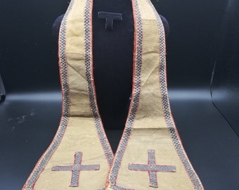 1930's priest stole of silk satin fabric embroidered w/ golden metallic tread - Church clothing vestment - Clergyman stole - Collectable