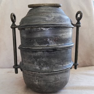 Antieke Turkse metalen lunchbox – voedseldrager met 3 lagen, keukendecor