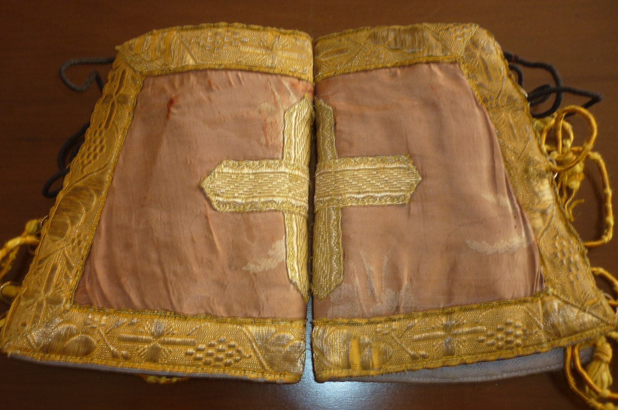Antique priest / cleric / monk arm-let / armband / cuff - Collectable Christian cope cassock accessory religious