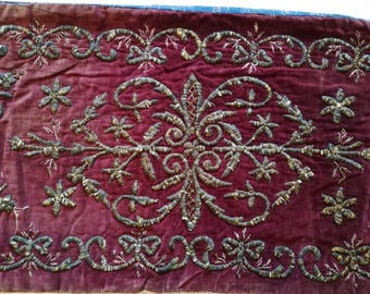 From the 1st quarter of 20th C., Ottoman Turkish antique pillowcase embroidered w/ golden thread - Home decor