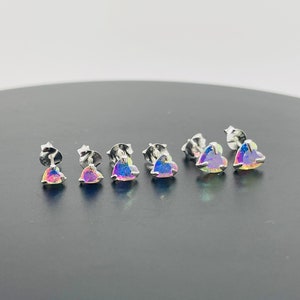 Pendientes de plata de ley con forma de corazón Aurora Borealis: circonita cúbica