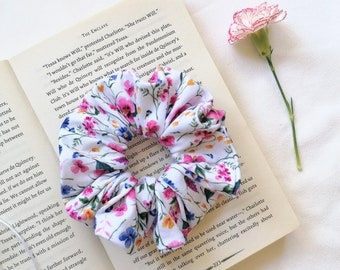 Floral hair scrunchie, handmade scrunchie, scrunchie uk, hair accessory, floral accessory, gift for her, cute hair tie, wild flowers