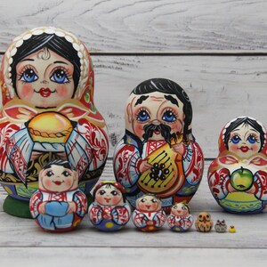 MADE IN UKRAINE Ukrainian Family Hand Painted Nesting Doll 10 pieces Doll 5.51&#39;&#39; or 14 cm Wooden Toy Home Decor Kids Gift Kids