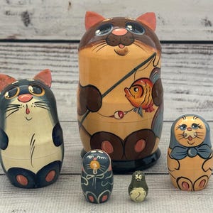 Cats Family Ukrainian Nesting Doll 3.74'' or 9.5 cm, Matryoshka Doll 5 pieces, Gift for Mom, Kids Gift, Animal Toys, Kids Room Decor