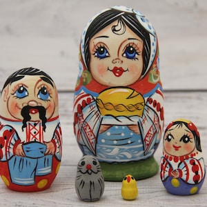Ukrainian Family Hand Painted Nesting Doll 5 pieces Doll 4.33&#39;&#39; or 11 cm Wooden Toy Home Decor Kids Gift Kids MADE IN UKRAINE