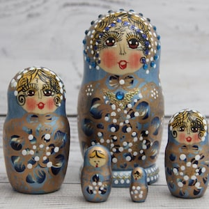 Ukrainian Traditional Hand Painted Nesting Doll 5 pieces, Ukrainian Doll 4.33&#39;&#39; or 11 cm, Wooden Toy, Home Decor, Kids Gift