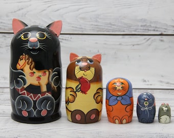 Cats Family Ukrainian Nesting Doll 6.1'' or 15.5 cm, Matryoshka Doll 5 pieces, Gift for Mom, Kids Gift, Animal Toys, Kids Room Decor