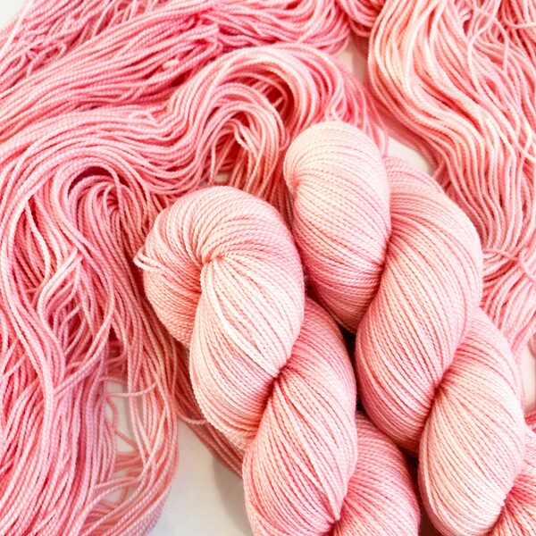 Hand-dyed sock yarn 360 m/100gr pink pink (19.5 micron)