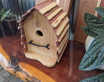 Bird House, rustic cedar bird house. .  bluebird Hand made , Barn Style . Bird watching. Bird home. bluebird